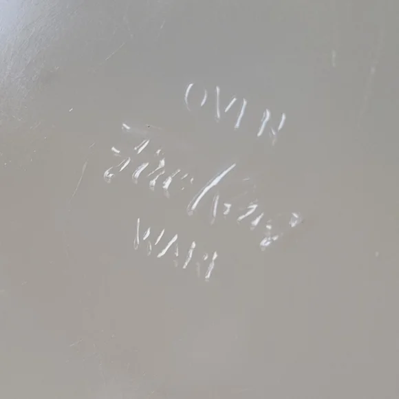 Vintage Fire King Ivory 9" dinner plates. Set of 4 - Picture 4 of 7